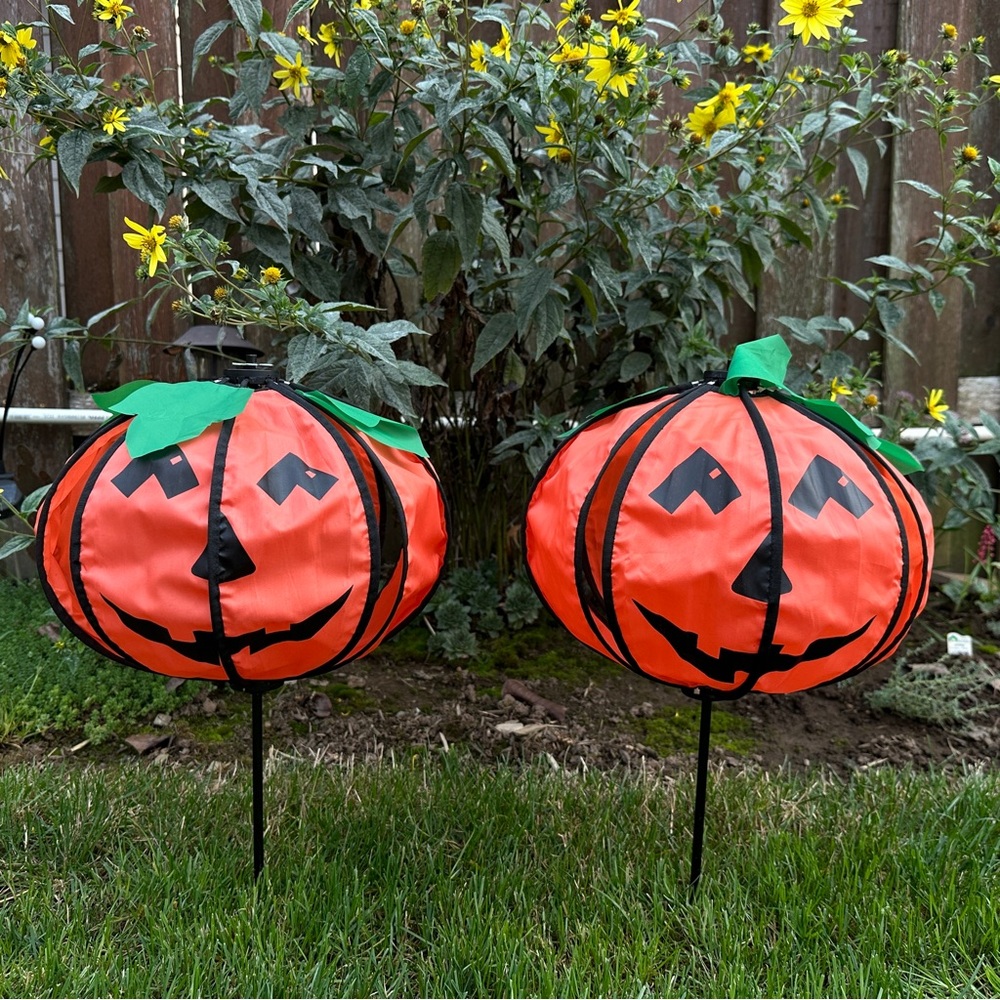 Halloween Jack-O-Lantern Pumpkin Wind Spinners Set 2 Nylon Rare Yard Decoration
